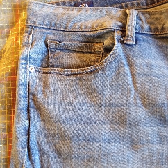 Lucky Brand Cropped Jeans - Picture 3 of 15